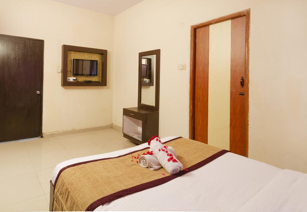 Hotel Rinn Lakdikapul-Executive Room